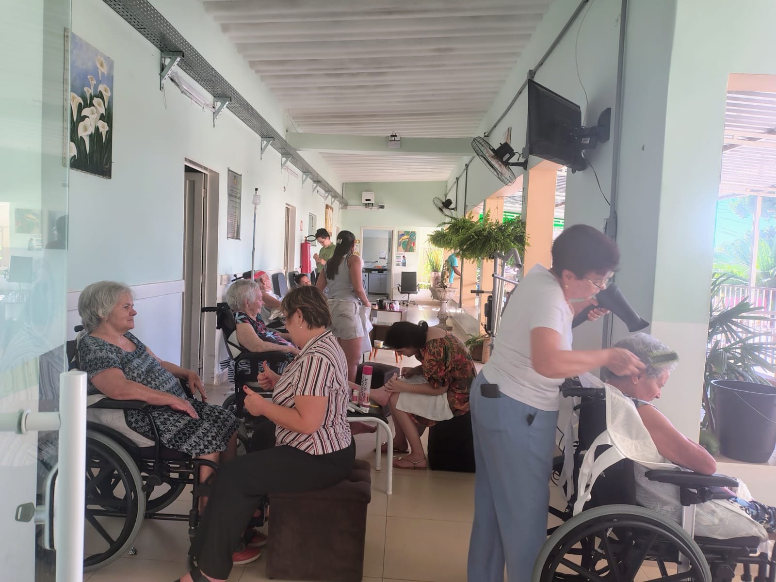 Cuidados de beleza e bem-estar com as residentes